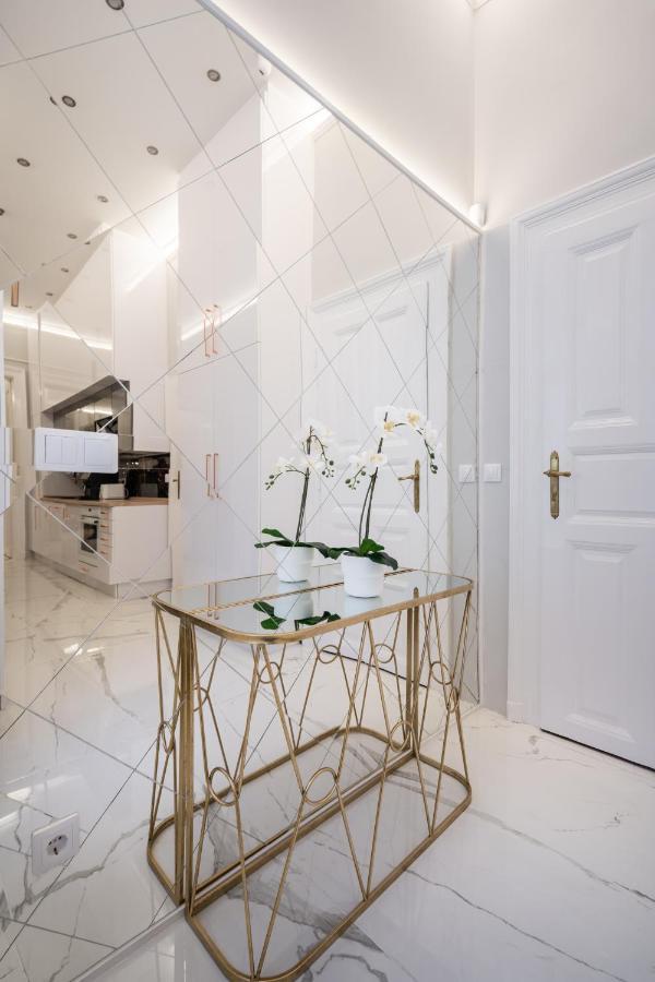 Premium Art Deco Apartment At Broadway // 4Bdr & 3Br Budapeszt Zewnętrze zdjęcie